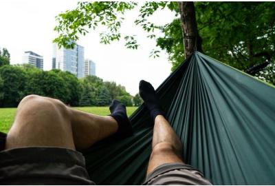 7 Benefits to Hammock Camping Plus Tips on How to Set Up a Hammock